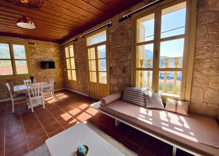 To Petrino Apartment *